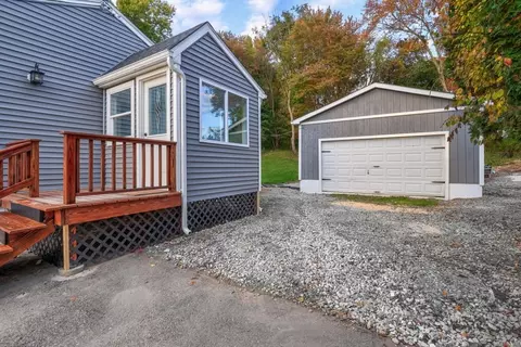 9 Surrey Ln, Webster, MA 01570 photo 4