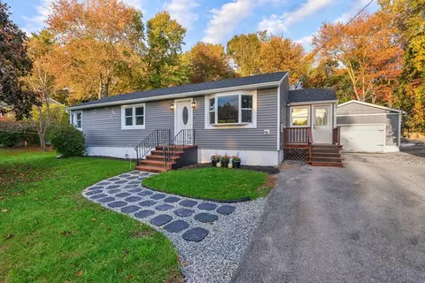9 Surrey Ln, Webster, MA 01570