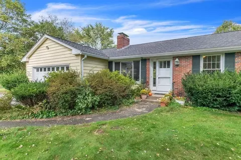 36 Grantwood Dr, Amherst, MA 01002