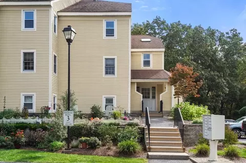 143 Heritage Dr #143, Whitinsville, MA 01588