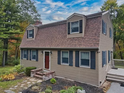403 Pelham Rd, Dracut, MA 01826