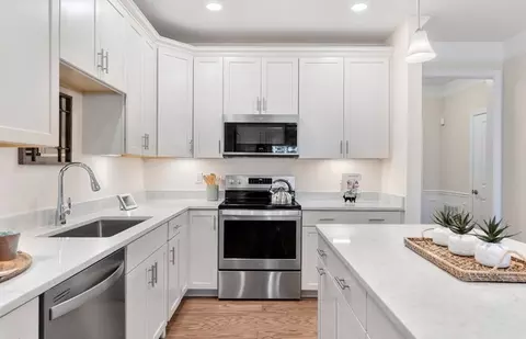 280 Martins Lndg #411, North Reading, MA 01864