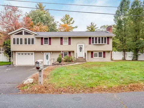 36 Colonial Dr, Salem, NH 03079