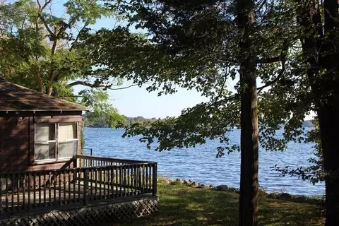 99 Ocean Ave, Halifax, MA 02338