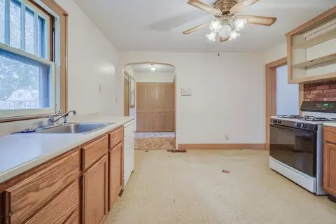 104 Linnell St, Springfield, MA 01104 photo 14
