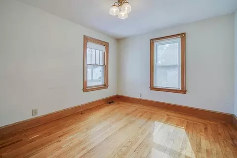 104 Linnell St, Springfield, MA 01104 photo 9