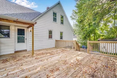 104 Linnell St, Springfield, MA 01104 photo 3