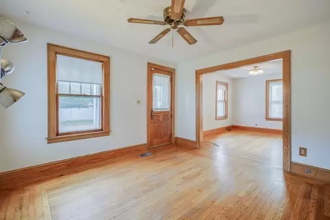 104 Linnell St, Springfield, MA 01104 photo 5