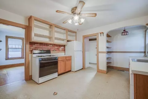 104 Linnell St, Springfield, MA 01104 photo 11