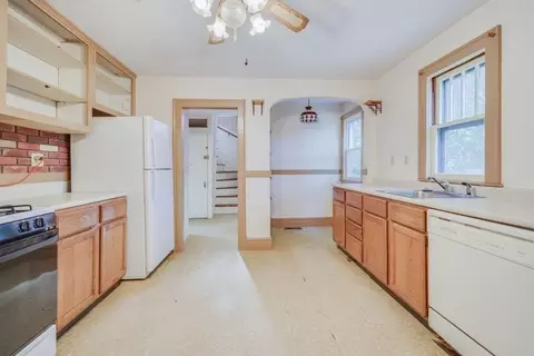 104 Linnell St, Springfield, MA 01104 photo 12
