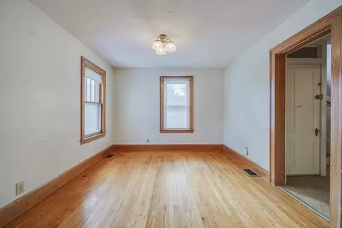104 Linnell St, Springfield, MA 01104 photo 8