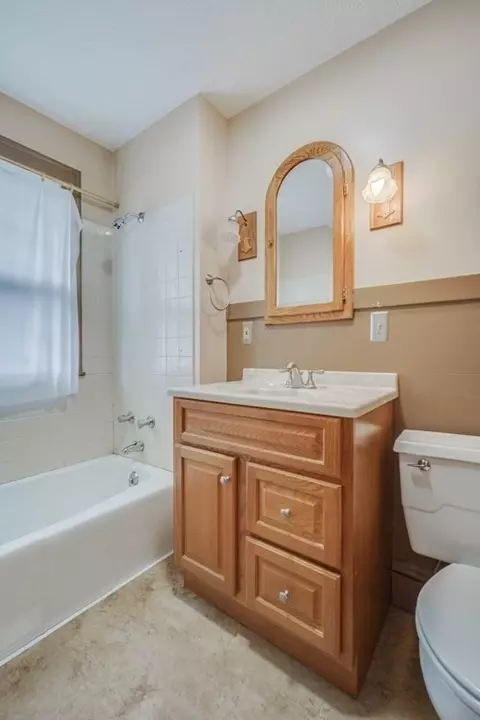 104 Linnell St, Springfield, MA 01104 photo 10