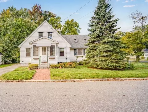 104 Linnell St, Springfield, MA 01104 photo 2