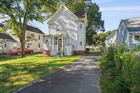 34 Vernon St, Holyoke, MA 01040