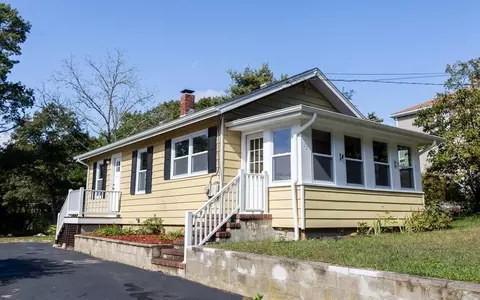 95 Wareham Rd, Marion, MA 02738