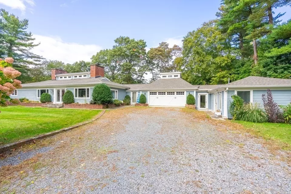 385 Hanover St, Hanover, MA 02339 41 Photos Movoto