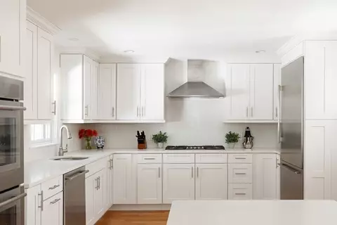 3 Garrison Rd, Wellesley, MA 02482 photo 2