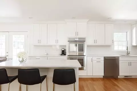 3 Garrison Rd, Wellesley, MA 02482 photo 4