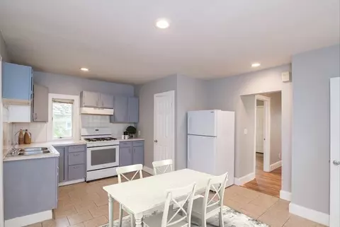 257 Pleasant St, Holyoke, MA 01040