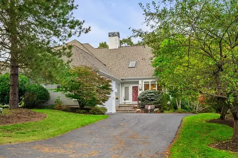 30 Highwood Ln, Ipswich, MA 01938