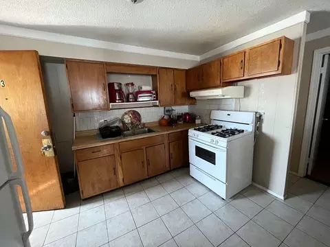 20 Orange St, Fall River, MA 02720 photo 2