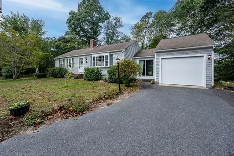 19 Seminole Dr, Yarmouth, MA 02675