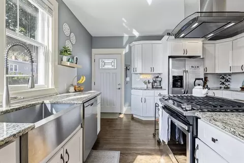 35 Jackson St, Saugus, MA 01906 photo 9