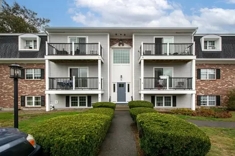 6 Chapel Hill Dr #11, Plymouth, MA 02360
