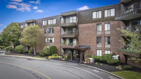1002 Paradise Rd #PHE, Swampscott, MA 01907
