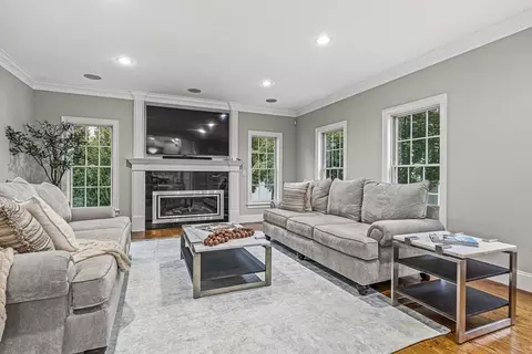 7 Pinevale Ave, Wellesley, MA 02482 photo 17