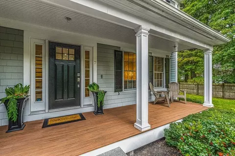 7 Pinevale Ave, Wellesley, MA 02482 photo 2