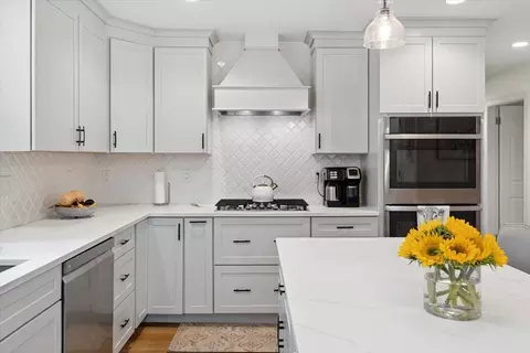 116 Margin St, Peabody, MA 01960 photo 2