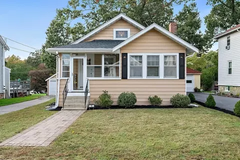 15 Elinor Rd, Weymouth, MA 02190