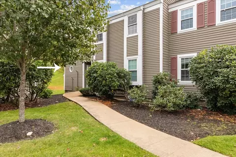 152 Shaw Farm Rd #152, Canton, MA 02021