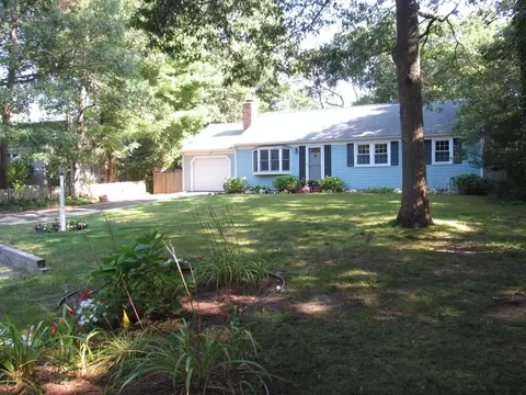 24 Garth Ct, Barnstable, MA 02632 photo 3