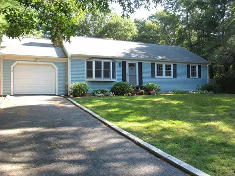 24 Garth Ct, Barnstable, MA 02632 photo 2