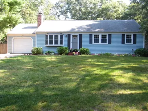 24 Garth Ct, Barnstable, MA 02632