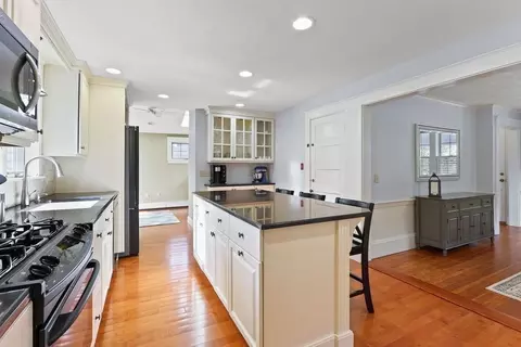 60 Oak St, Needham, MA 02492 photo 9