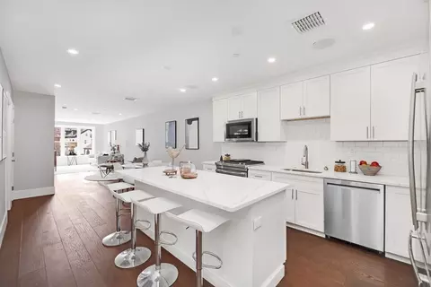 480 W Broadway #103, Boston, MA 02127