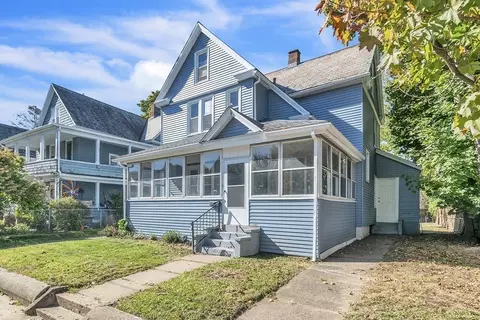 9 Charles St, Holyoke, MA 01040