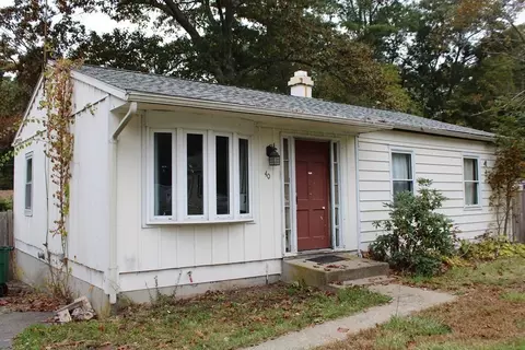 40 Pine Tree Ln, Pembroke, MA 02359