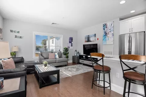 445 Essex St #204, Swampscott, MA 01907