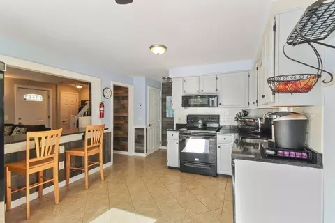 31 Joseph St, Worcester, MA 01604 photo 9