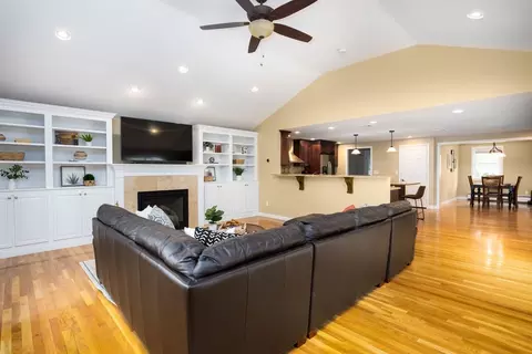 6 Old Meadow Ln, Canton, MA 02021 photo 7