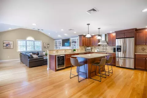 6 Old Meadow Ln, Canton, MA 02021 photo 3