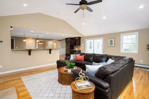 6 Old Meadow Ln, Canton, MA 02021 photo 8