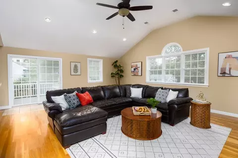 6 Old Meadow Ln, Canton, MA 02021 photo 9