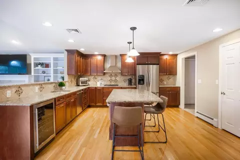 6 Old Meadow Ln, Canton, MA 02021 photo 4