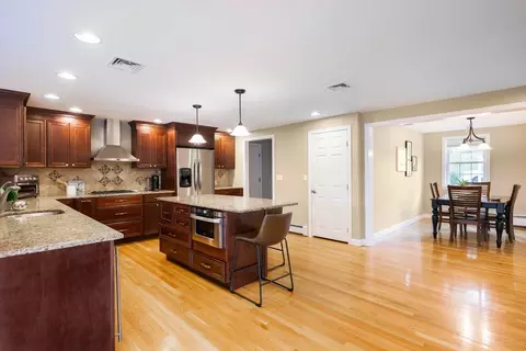 6 Old Meadow Ln, Canton, MA 02021 photo 5