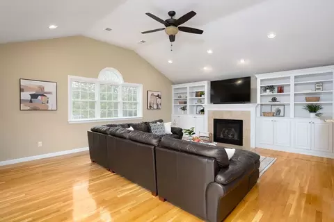 6 Old Meadow Ln, Canton, MA 02021 photo 6